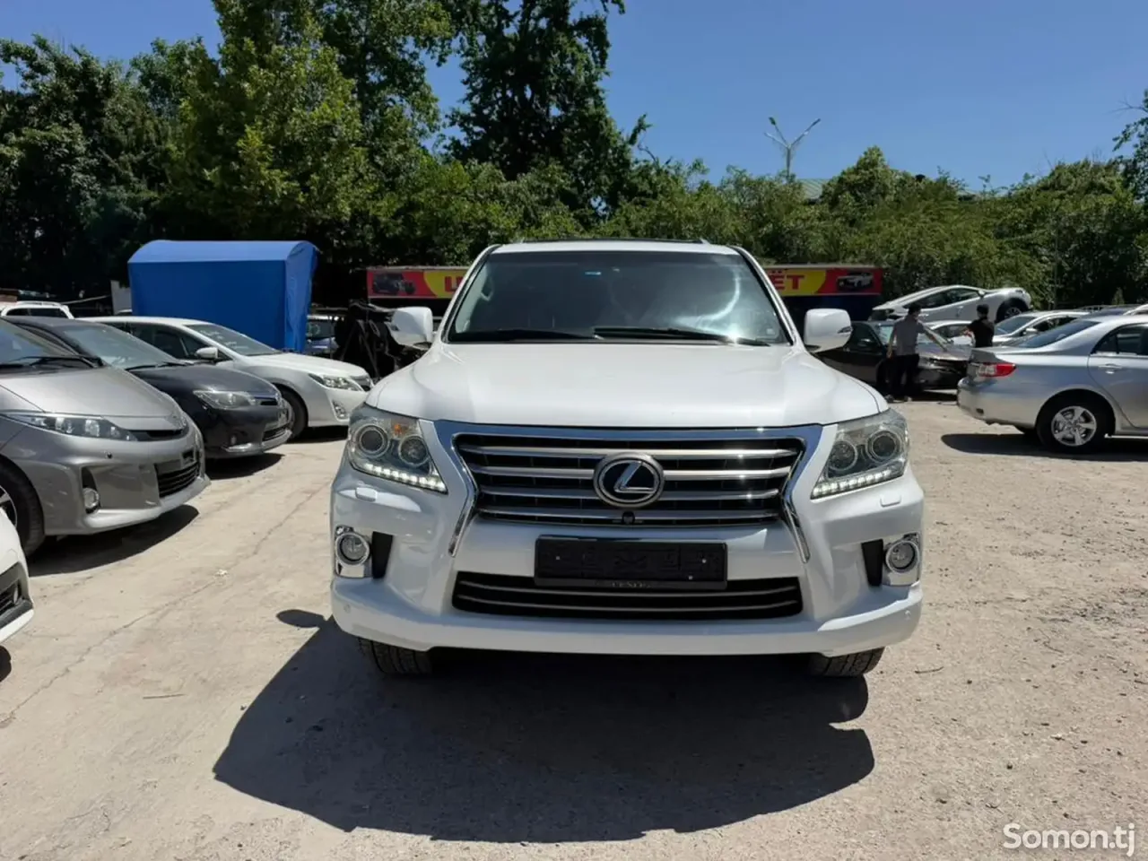 Lexus LX series 2013 · 5.7 AT