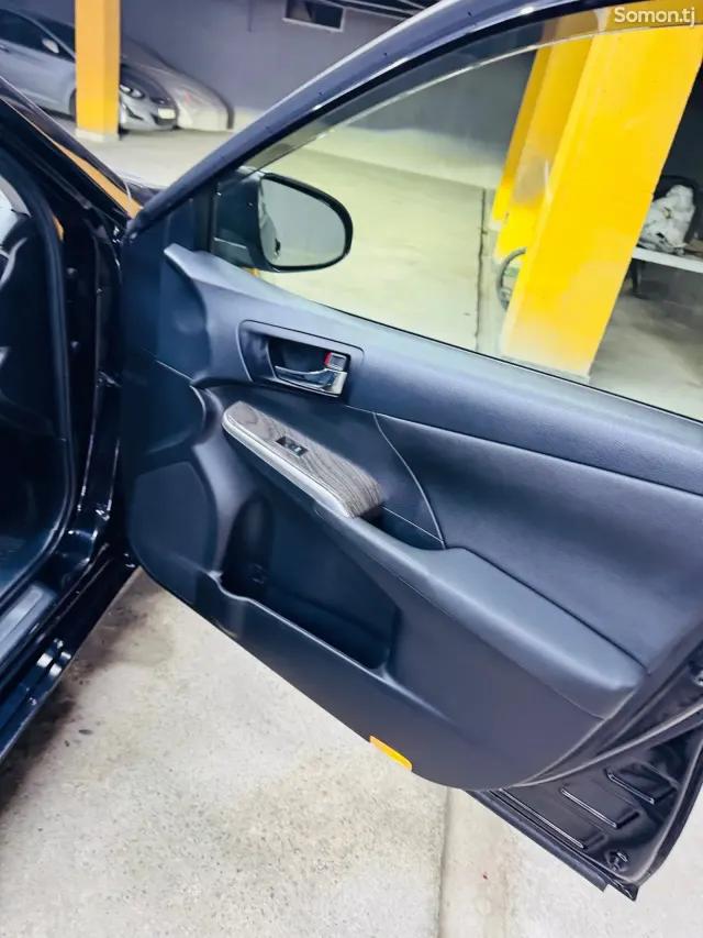 Toyota Camry 2015 · 2.5 AT