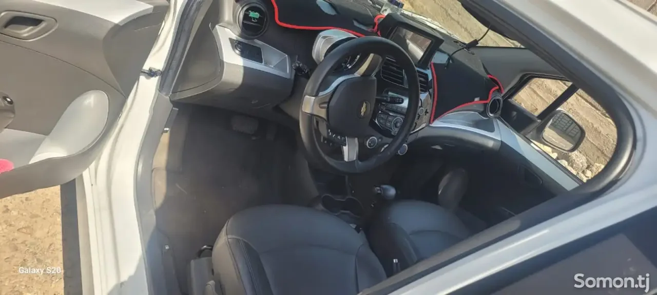 Chevrolet Spark 2014 · 1.1 AT