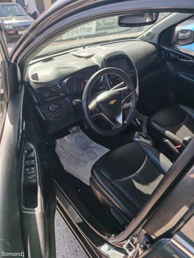 Chevrolet Spark 2015 · 1.0 AT