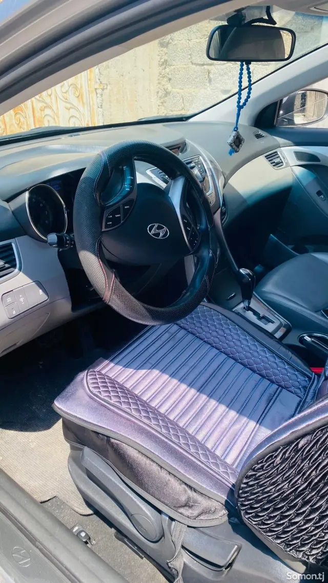 Hyundai Avante 2013 · 1.6 AT