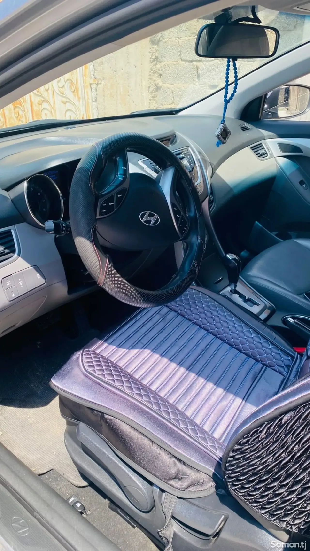 Hyundai Avante 2013 · 1.6 AT