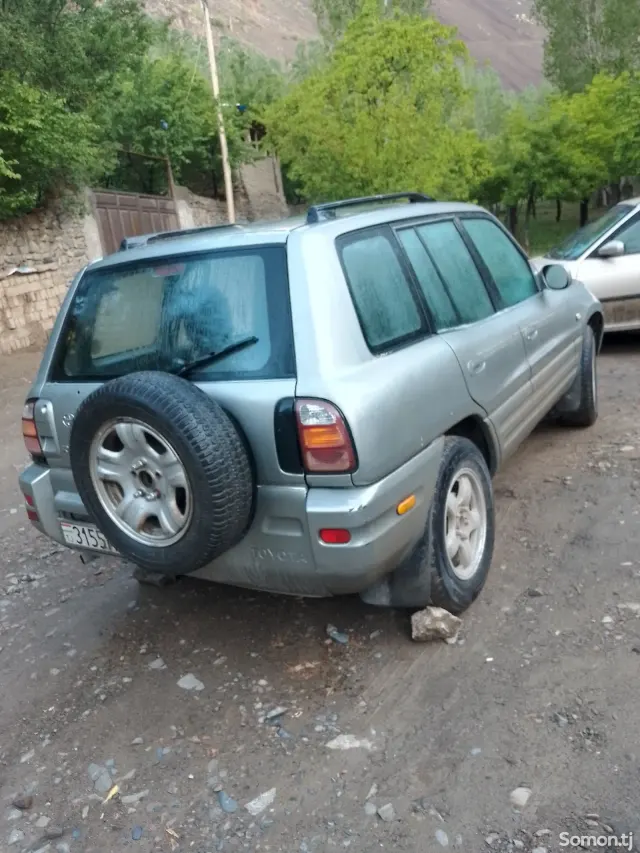 Toyota RAV 4 1999 · 2.4 MT