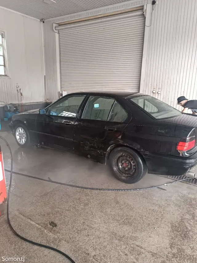 BMW 3 series 1995 · MT