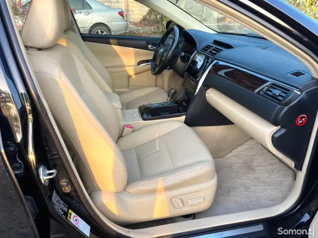 Toyota Camry 2015 · 2.5 AT