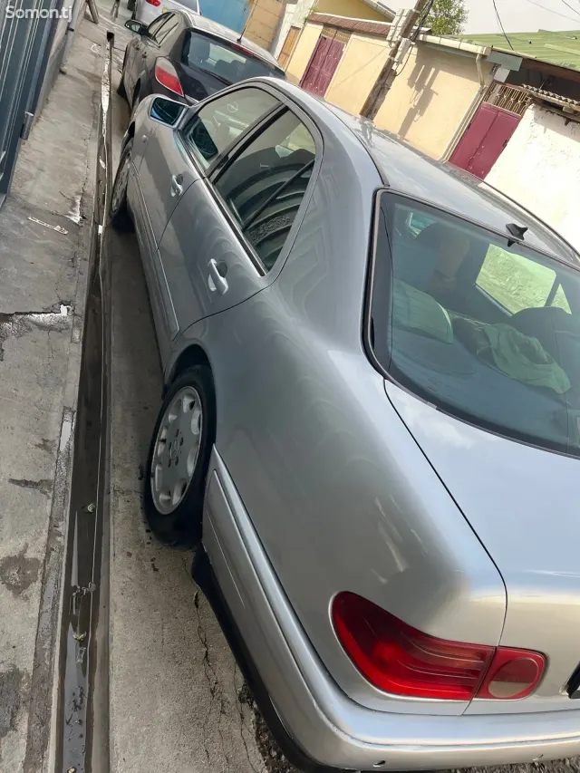 Mercedes-Benz B class 1997 · 2.2 MT