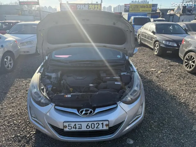 Hyundai Avante 2015 · 1.6 AT