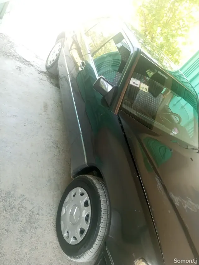 Mercedes-Benz W124 1992 · 2.5 MT