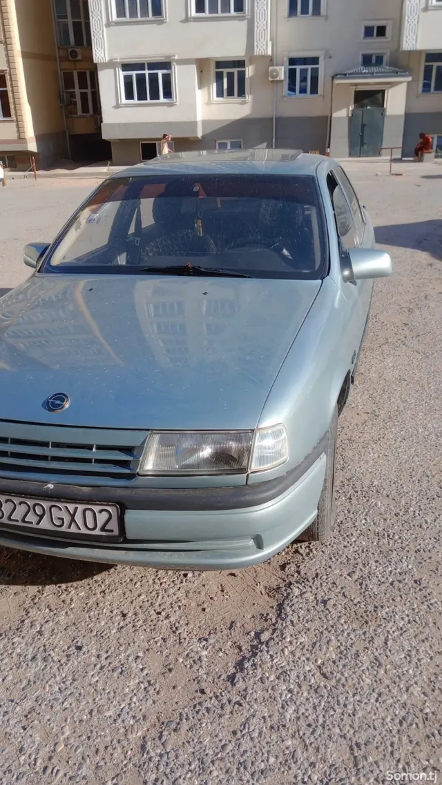 Opel Vectra A 1991 · 1.6 MT