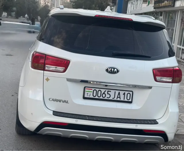 Kia Carnival 2015 · 2.2 AT