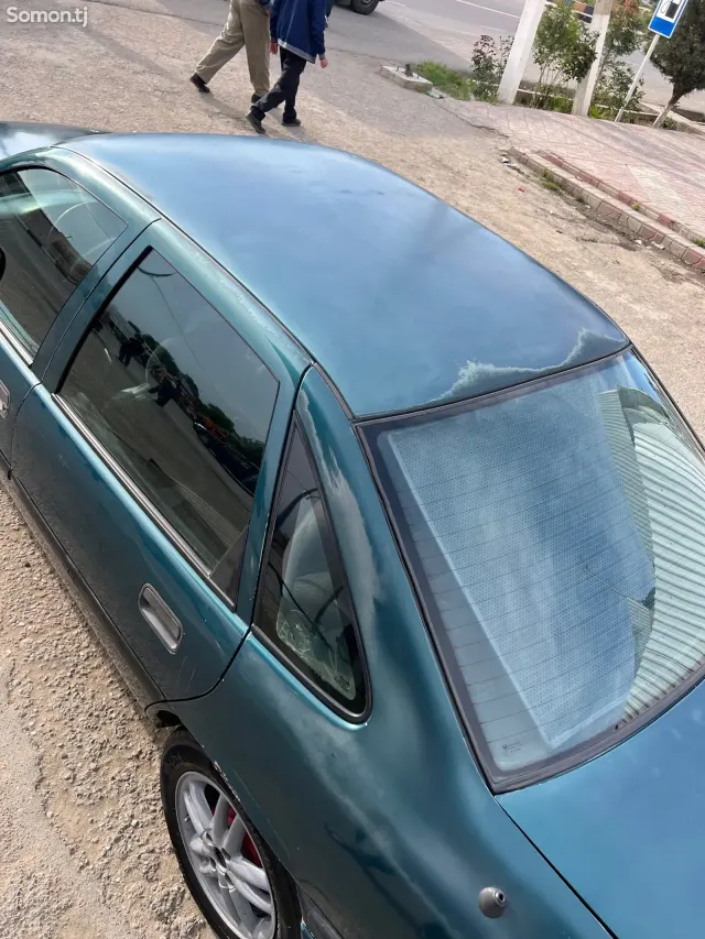 Opel Vectra A 1994 · 1.6 MT