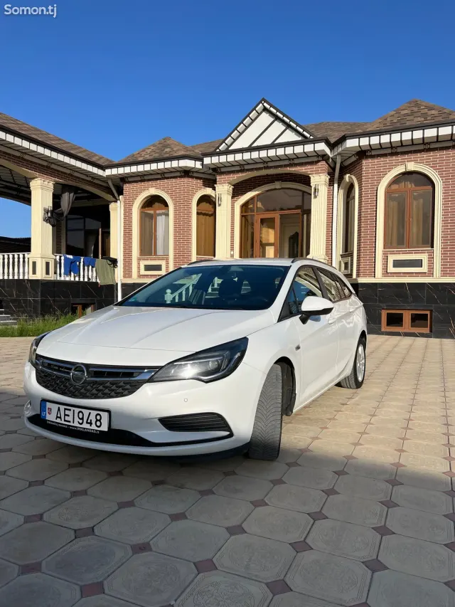Opel Astra K 2017 · 1.6 MT