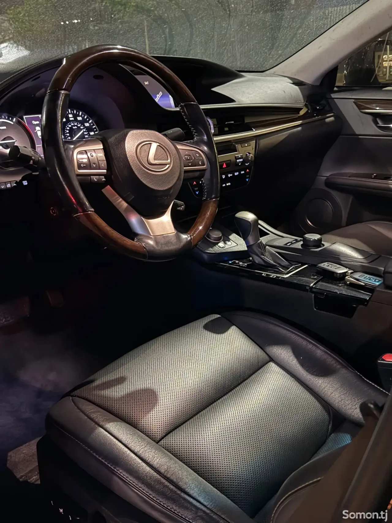 Lexus ES series 2016 · 2.5 AT