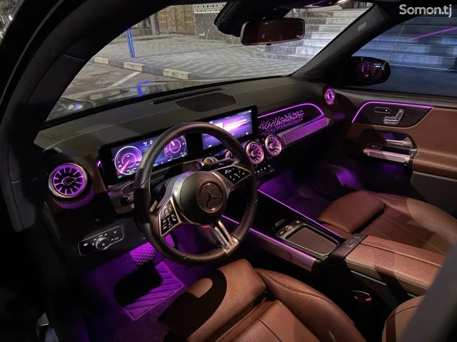 Mercedes-Benz EQB 2025 · AT