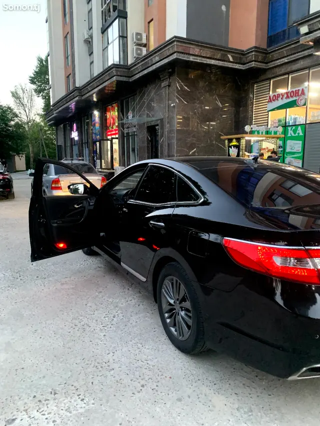 Hyundai Grandeur 2015 · 3.0 AT