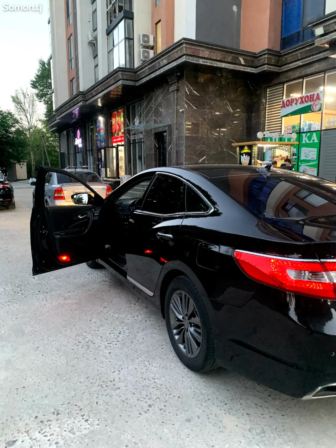 Hyundai Grandeur 2015 · 3.0 AT