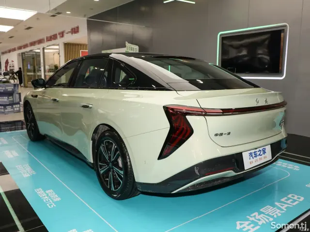 Hongqi HS7 2025 · AT