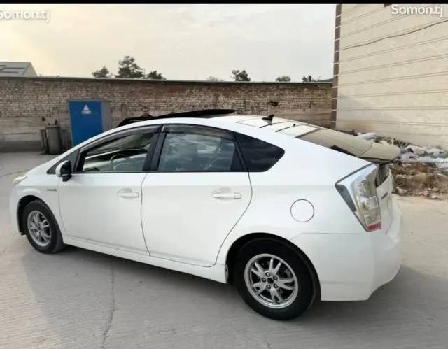 Toyota Prius 2010 · 1.8 CVT