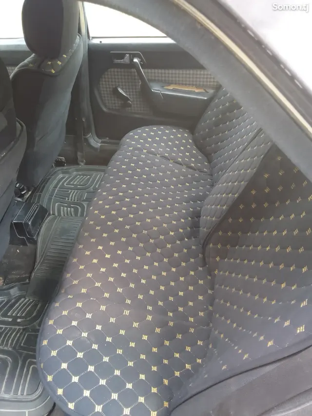 Mercedes-Benz W201 1990 · 2.0 MT