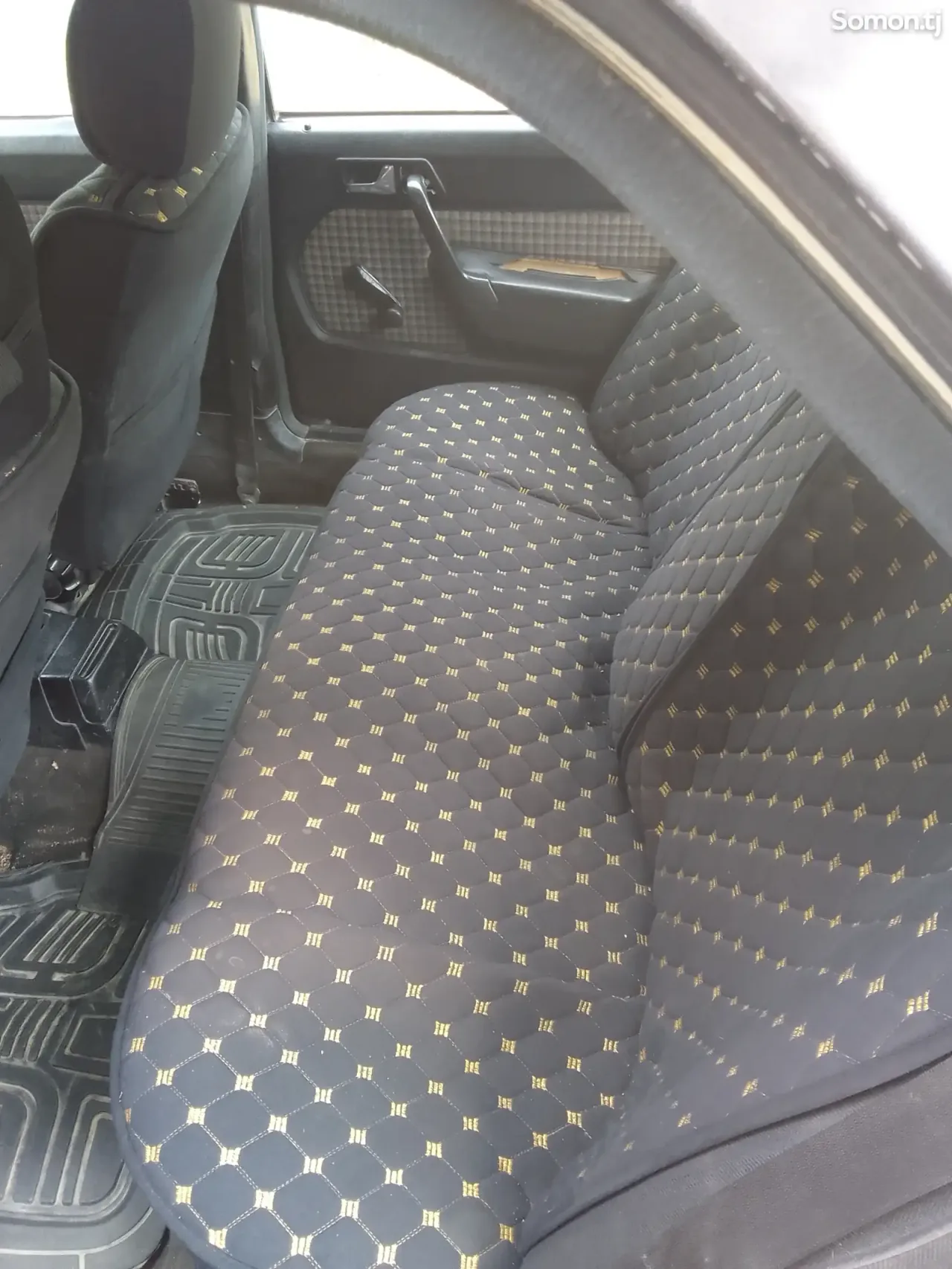Mercedes-Benz W201 1990 · 2.0 MT