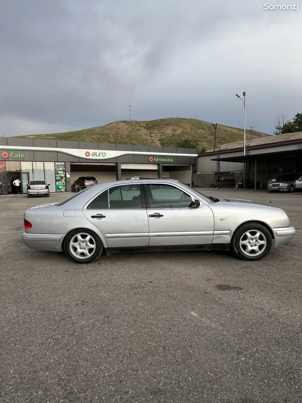 Mercedes-Benz E class 1997 · 2.0 MT