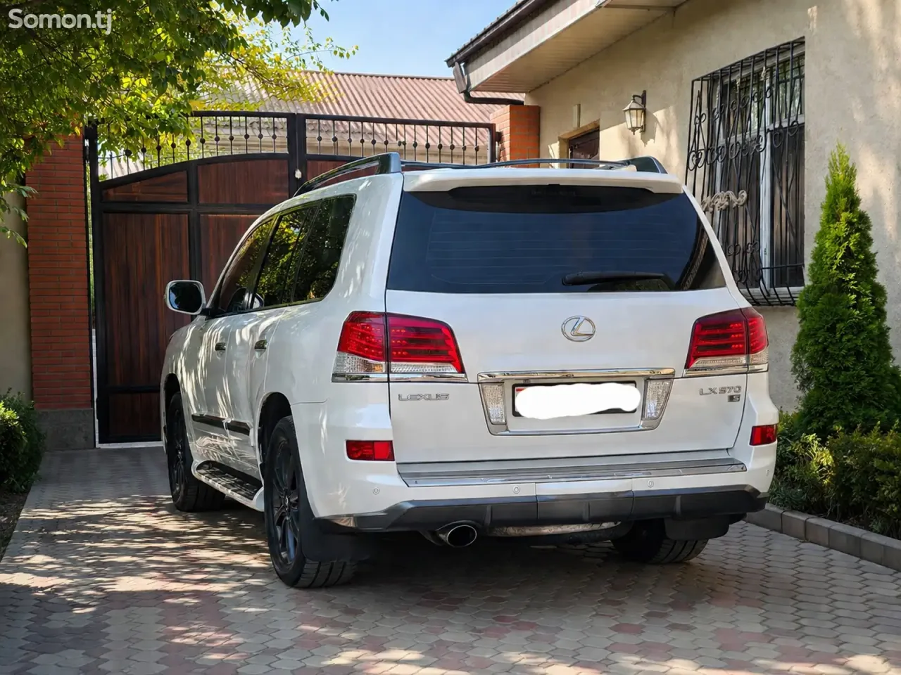 Lexus LX series 2014 · 5.7 AT