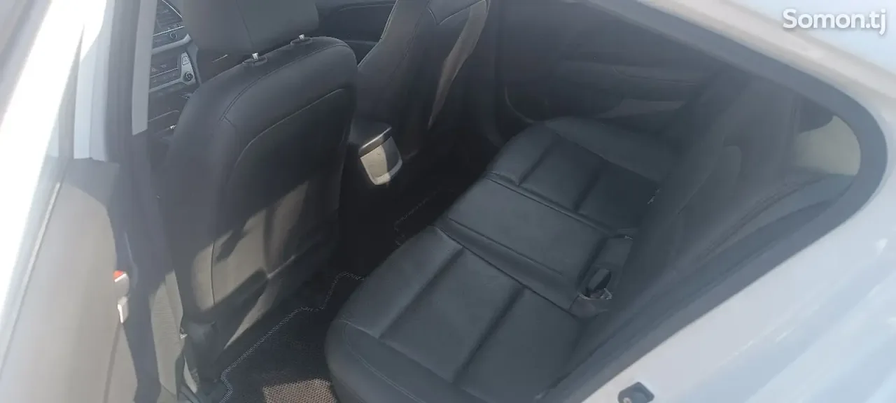 Hyundai Avante 2017 · 1.6 AT