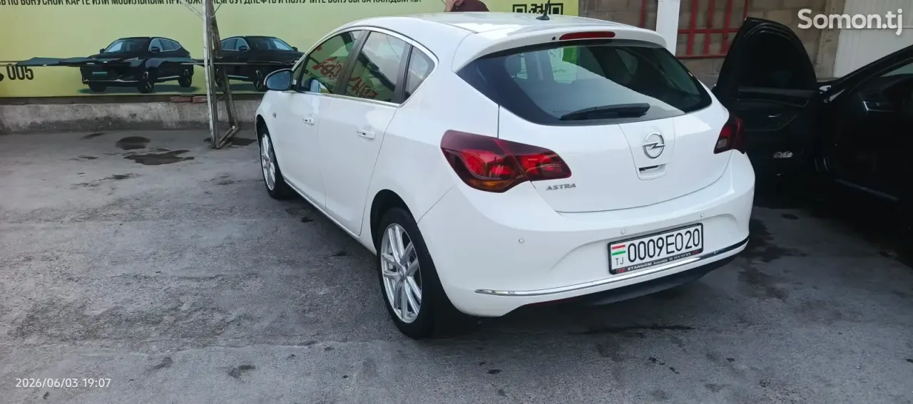 Opel Astra J 2014 · 1.6 AT