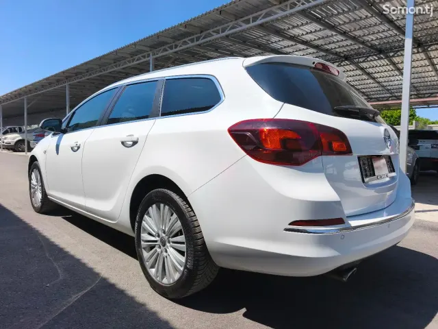 Opel Astra J 2015 · 2.0 AT