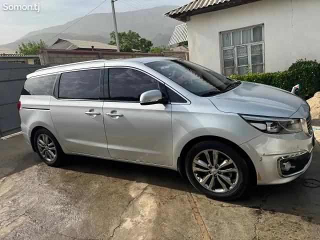 Kia Carnival 2016 · 2.2 AT