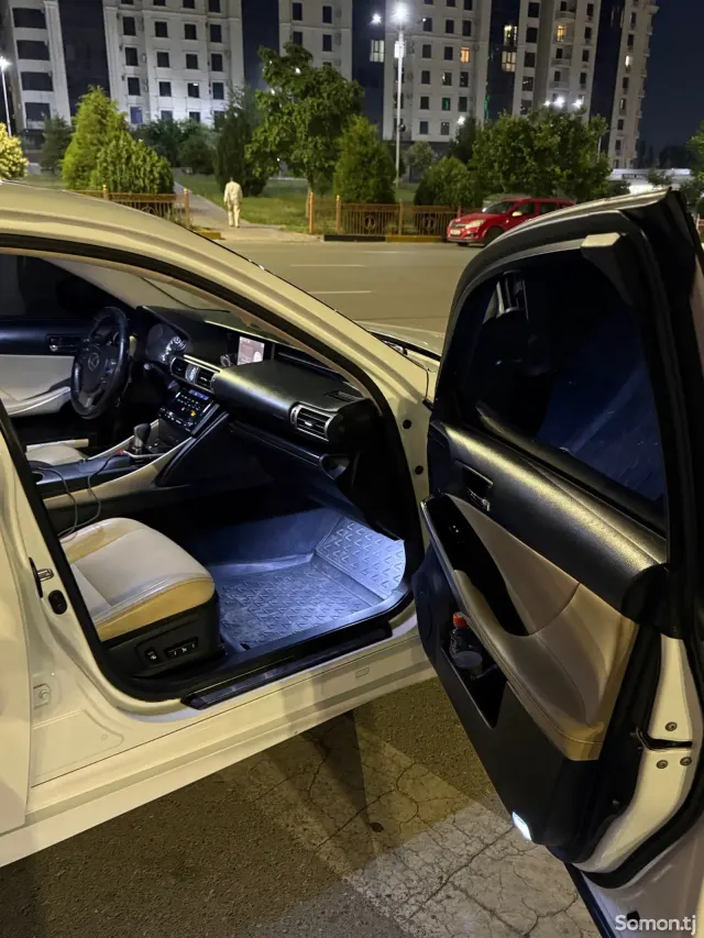 Lexus IS series 2014 · 2.5 AT