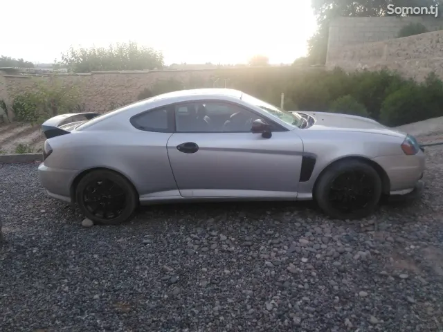 Hyundai Avante 2004 · 2.0 MT