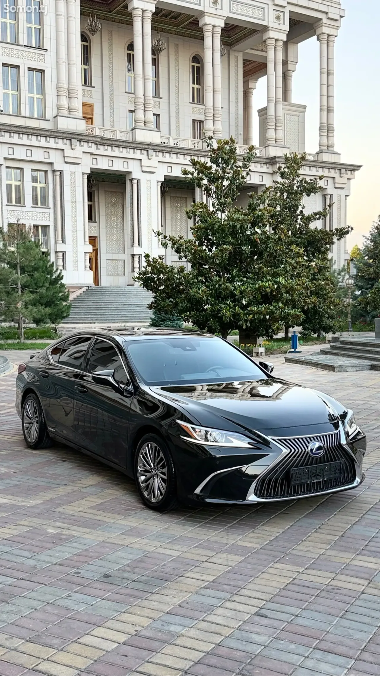 Lexus ES series 2020 · 2.5 AT