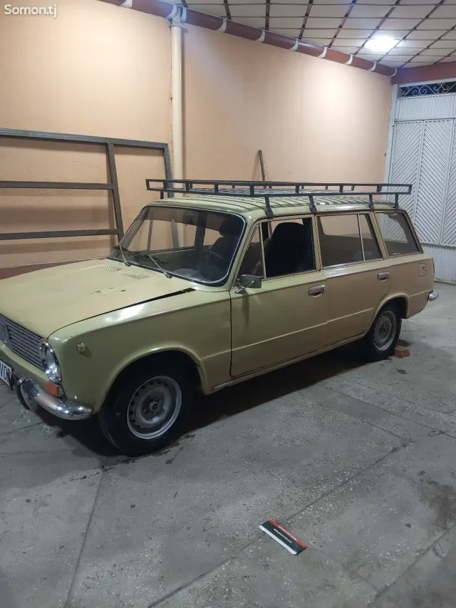 Lada (ВАЗ) 2102 1977 · 1.0 MT