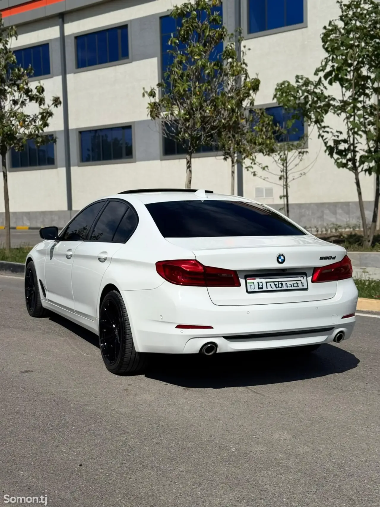 BMW 5 series 2018 · 2.0 AT