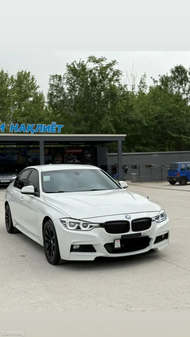 BMW 3 series 2018 · 2.0 AT