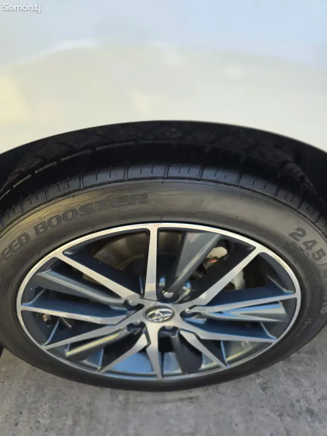 Toyota Camry 2020 · 2.5 AT