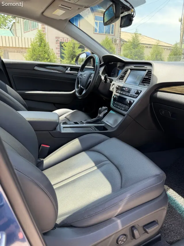 Hyundai Sonata 2016 · 2.0 AT