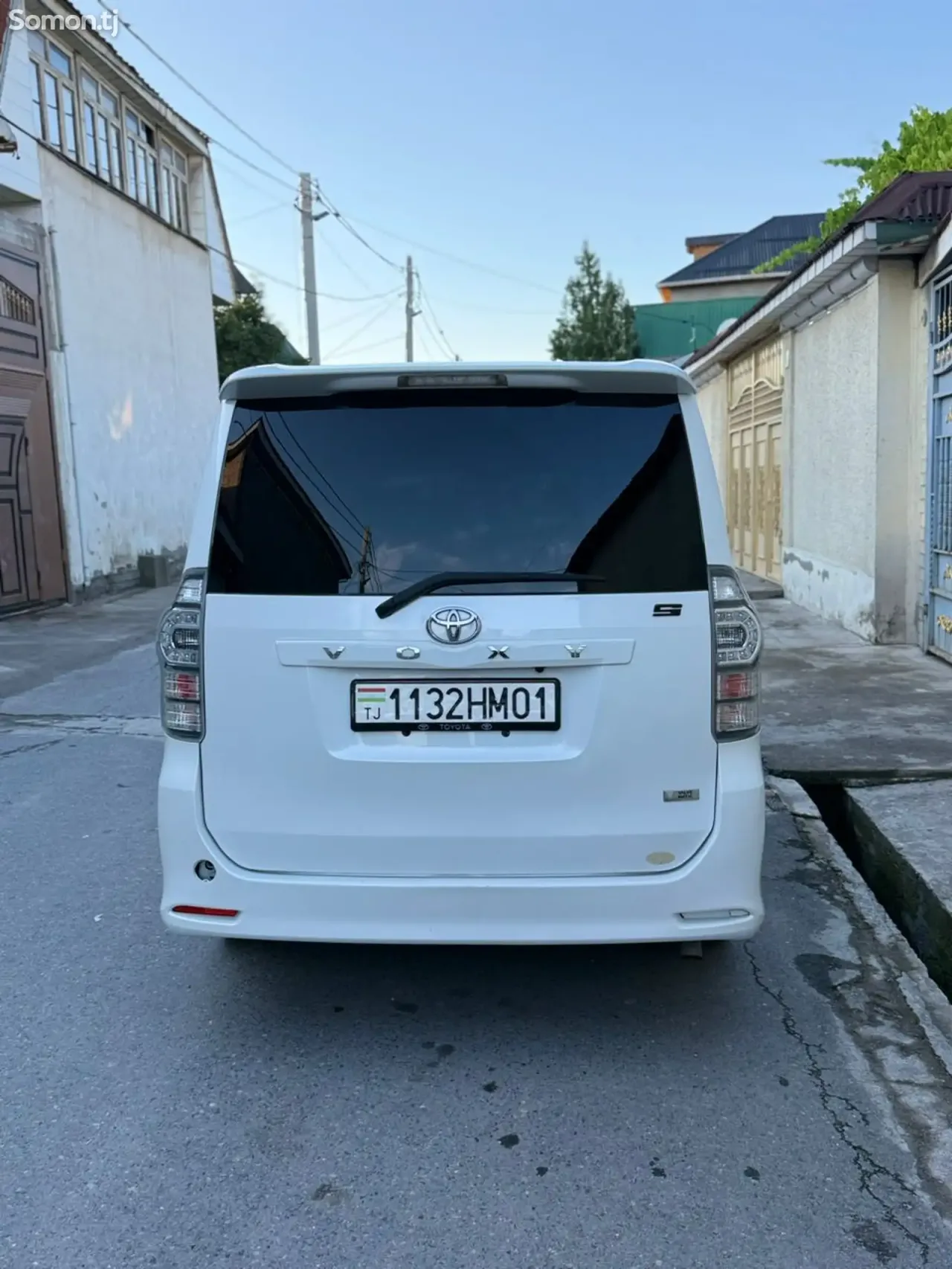Toyota Voxy 2010 · 2.0 CVT