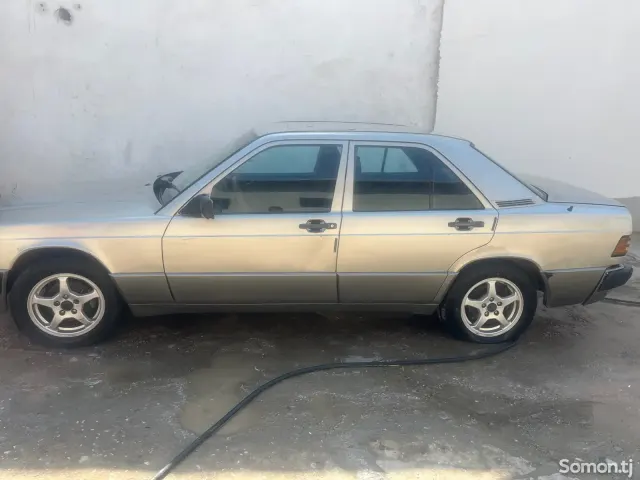 Mercedes-Benz W201 1991 · 1.6 MT