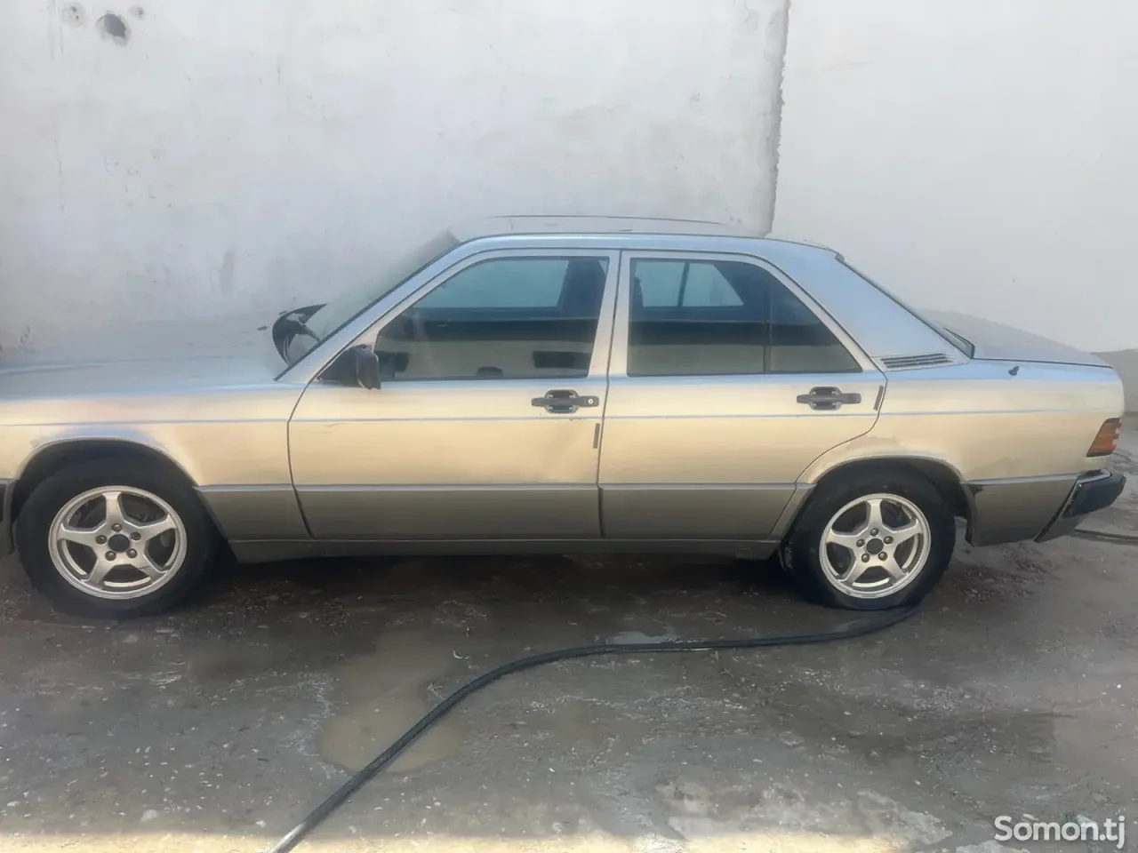 Mercedes-Benz W201 1991 · 1.6 MT