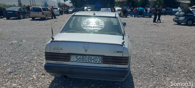 Mercedes-Benz W201 1990 · 2.0 MT