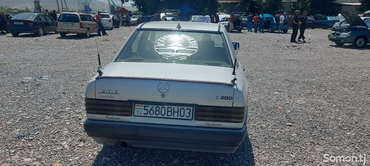 Mercedes-Benz W201 1990 · 2.0 MT