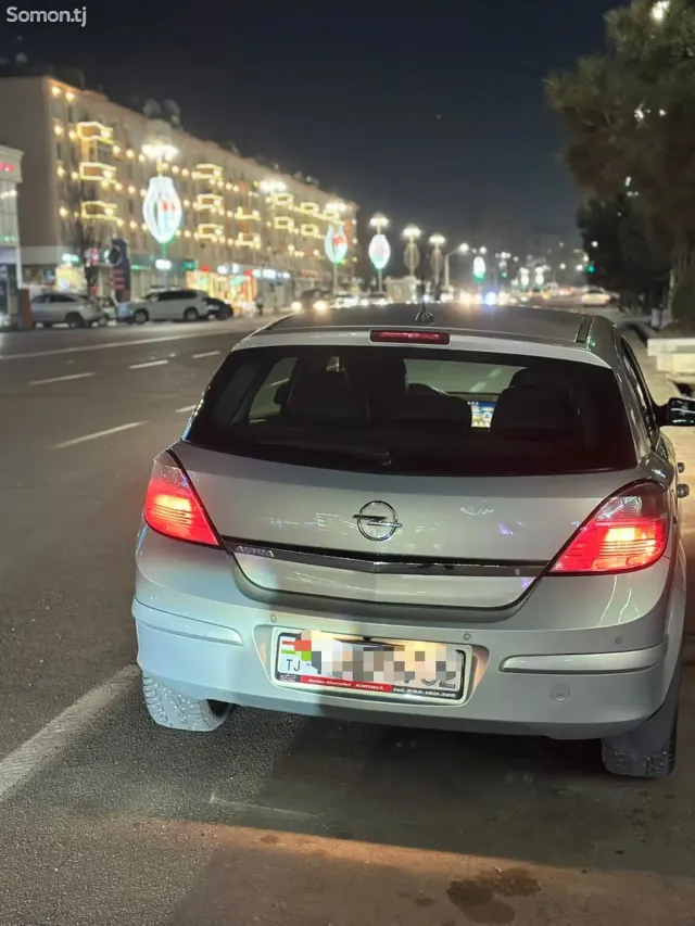 Opel Astra H 2009 · 1.8 AT
