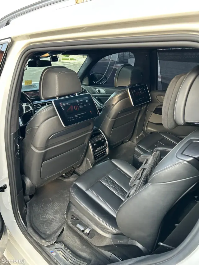 BMW X7 2022 · 3.0 AT