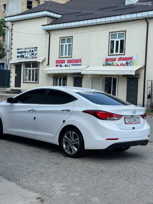 Hyundai Avante 2015 · 1.6 AT