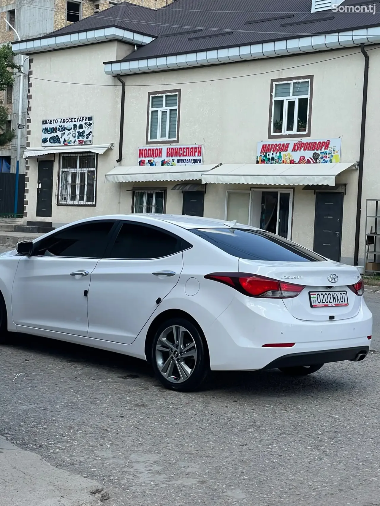 Hyundai Avante 2015 · 1.6 AT