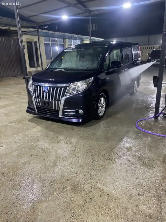 Toyota Voxy 2015 · 1.8 AT