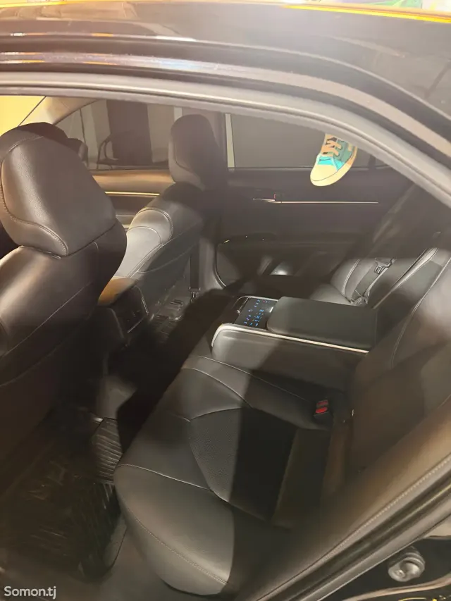 Toyota Camry 2020 · 3.5 AT