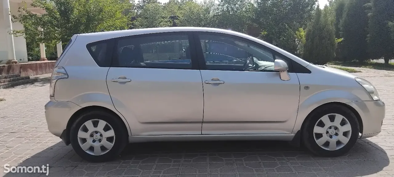 Toyota Verso 2006 · 2.2 MT